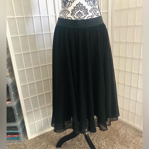 torrid Dresses & Skirts - Torrid Black Tulle MIDI Skirt 1X